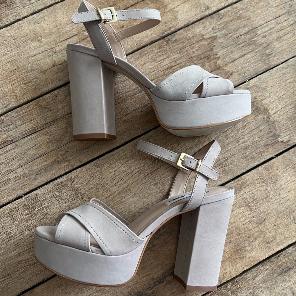 BRAND NEW! Steve Madden platform heels sandals dz 6.5 Nude color
